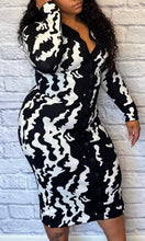 Load image into Gallery viewer, Inkblot Illusion Dress • Curve