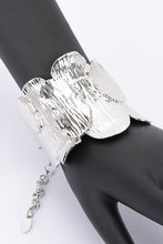 Load image into Gallery viewer, Breathtaking Hinged Bracelet