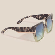 Load image into Gallery viewer, Thick Frame Sunglasses
