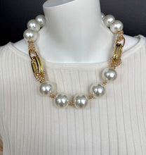 Load image into Gallery viewer, Oversized Short Pearl Necklaces