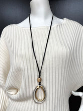 Load image into Gallery viewer, Long Black Strand Necklace