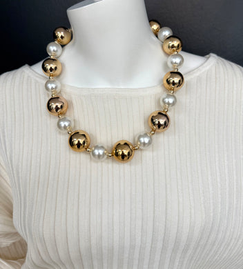 Oversized Short Pearl Necklaces