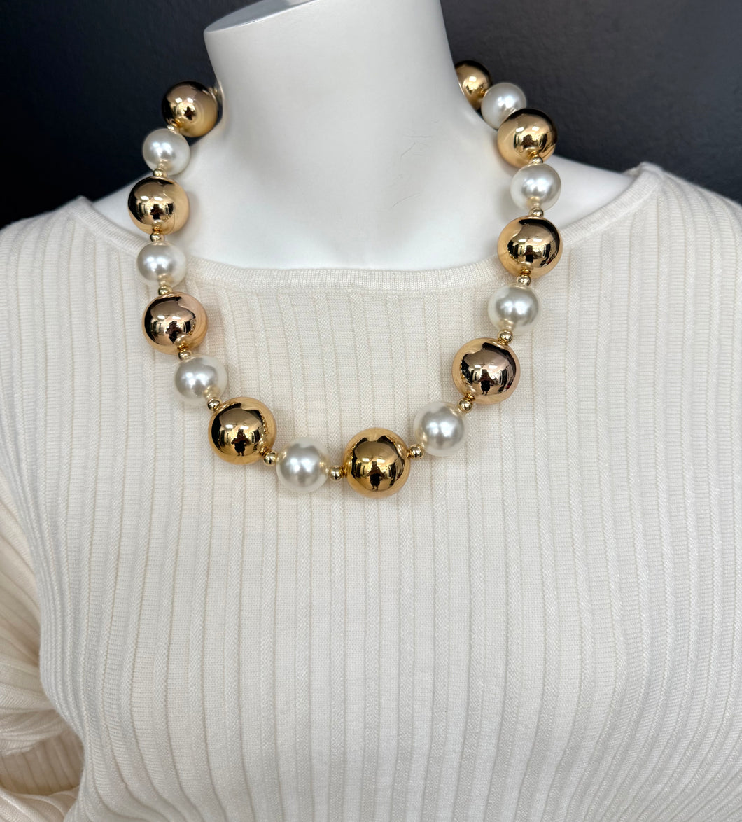 Oversized Short Pearl Necklaces