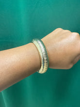 Load image into Gallery viewer, Gold bracelets