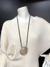 Load image into Gallery viewer, Long Black Strand Necklace