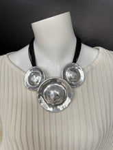 Load image into Gallery viewer, Short Black Strand Necklace